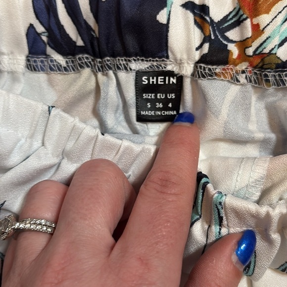 SM134 SHEIN floral belted shorts - Picture 4 of 7
